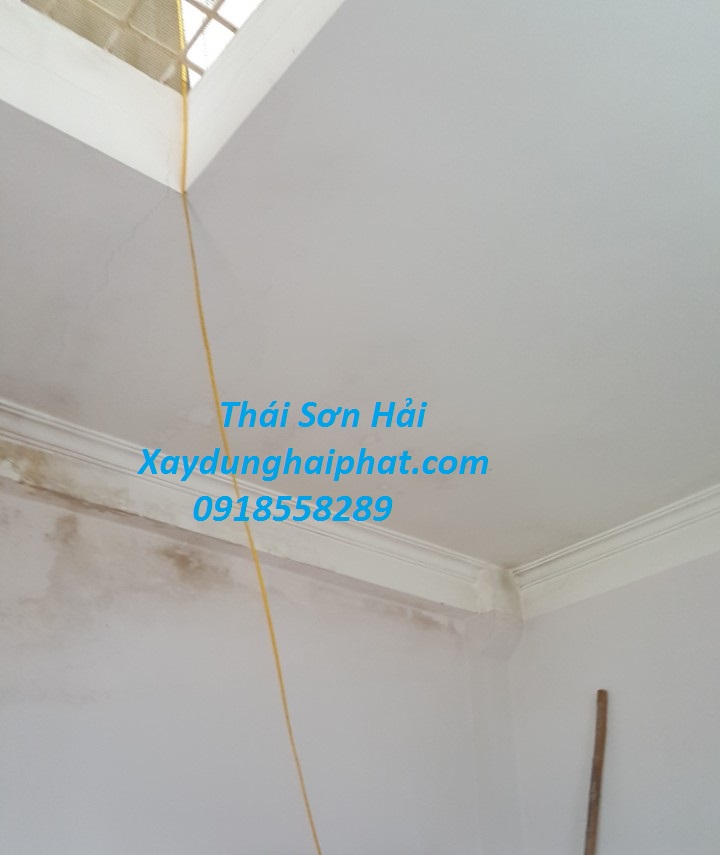 xu-ly-tuong-nut-va-chong-tham-chong-tham-co-tran-nha-o-Cau-Giay-5