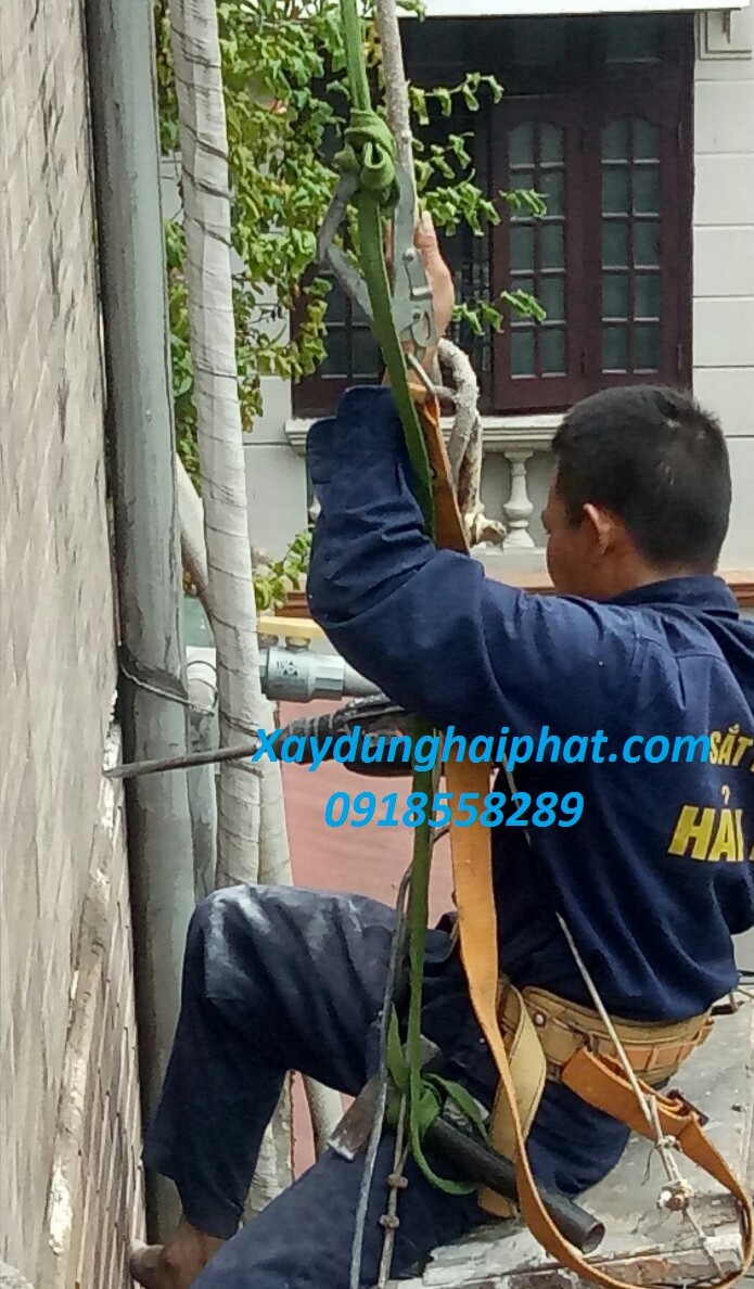 xu-ly-vet-nut-tuong-co-tran-san-mai-chong-nut-be-tong-triet-de-tai-hn-1