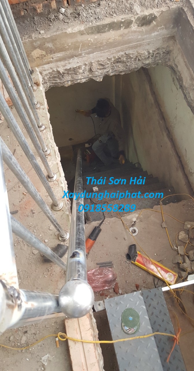xuong-co-khi-lam-cau-thang-sat-lam-cau-thang-sat-gia-re-tai-nha-o-HN-3