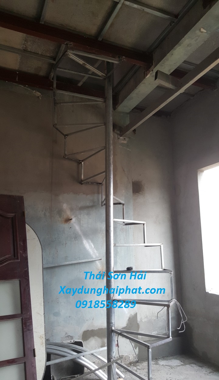 xuong-co-khi-lam-cau-thang-sat-lam-cau-thang-sat-gia-re-tai-nha-o-HN-7