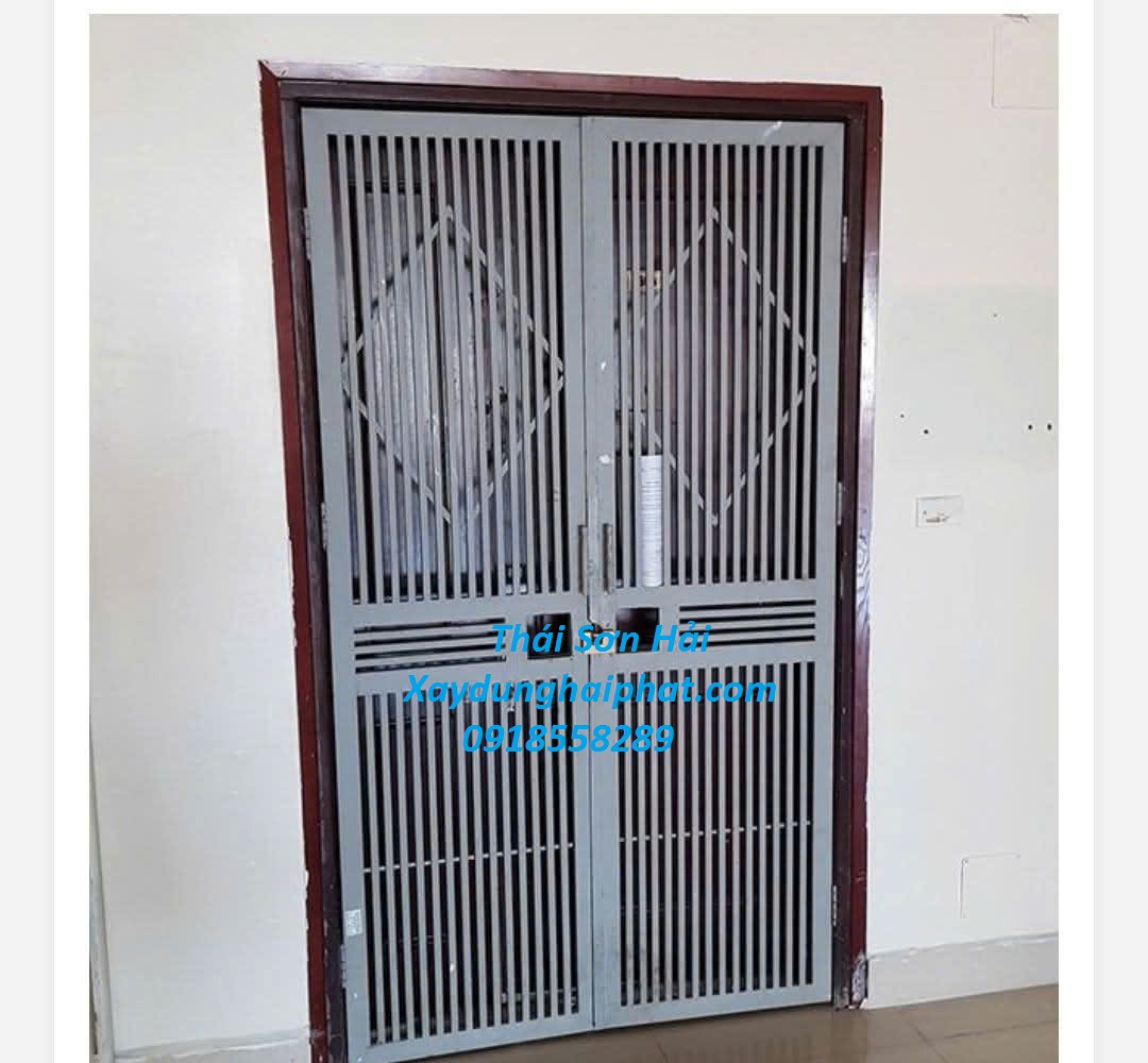 xuong-co-khi-lam-cua-truot-sat-cua-cong-sat-dep-o-Ha-Dong-5