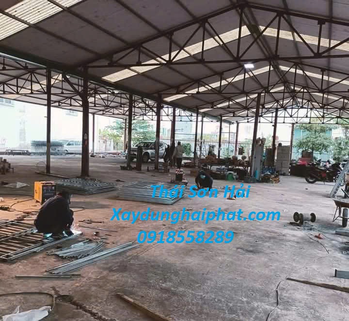 xuong-gia-cong-cau-thang-sat-khung-bao-ve-cho-nha-o-HN-3
